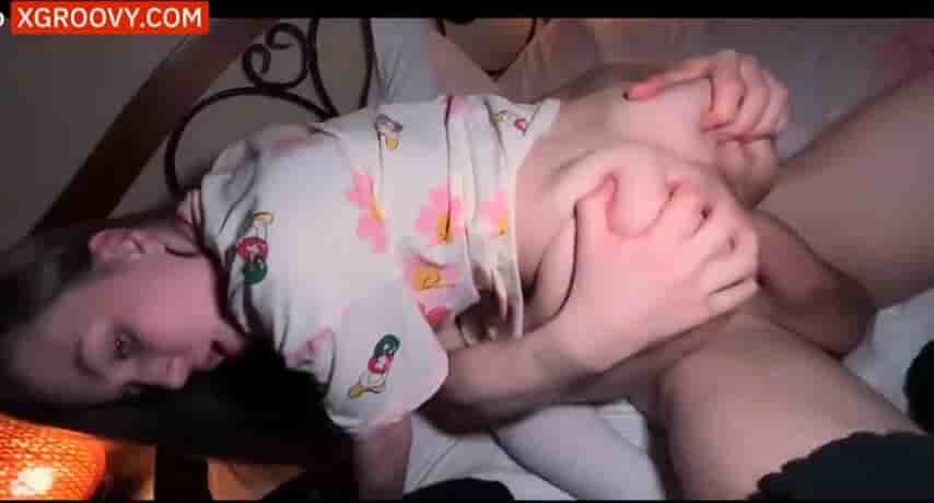 بنت كردية تركب زب شقيقها في سكس محارم جديد قام ينكح اخته بدون ملابس